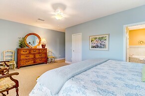 Pet Friendly Condo with Private Parking and Elevator by RedAwning