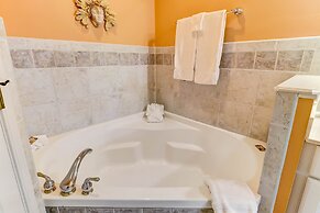 Pet Friendly Condo with Private Parking and Elevator by RedAwning