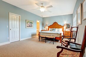 Pet Friendly Condo with Private Parking and Elevator by RedAwning