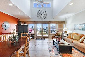 Pet Friendly Condo with Private Parking and Elevator by RedAwning