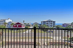 Pet Friendly Condo with Private Parking and Elevator by RedAwning