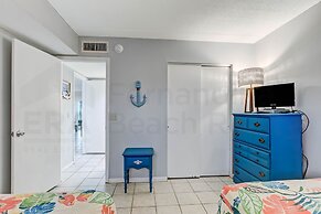 Spacious Oceanfront Condo, Easy Access to Private Fishing Pier by RedA