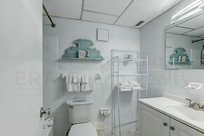 Spacious Oceanfront Condo, Easy Access to Private Fishing Pier by RedA