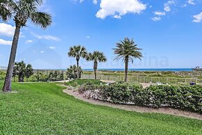 Spacious Oceanfront Condo, Easy Access to Private Fishing Pier by RedA