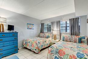 Spacious Oceanfront Condo, Easy Access to Private Fishing Pier by RedA