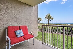 Spacious Oceanfront Condo, Easy Access to Private Fishing Pier by RedA