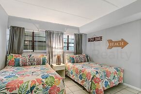 Spacious Oceanfront Condo, Easy Access to Private Fishing Pier by RedA
