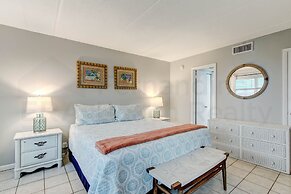 Spacious Oceanfront Condo, Easy Access to Private Fishing Pier by RedA