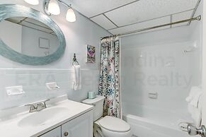 Spacious Oceanfront Condo, Easy Access to Private Fishing Pier by RedA