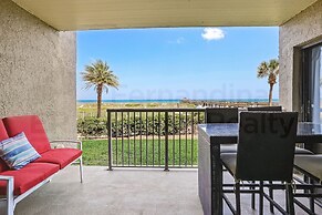 Spacious Oceanfront Condo, Easy Access to Private Fishing Pier by RedA
