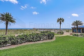 Spacious Oceanfront Condo, Easy Access to Private Fishing Pier by RedA