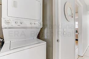 Spacious Oceanfront Condo, Easy Access to Private Fishing Pier by RedA