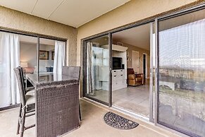 Spacious Oceanfront Condo, Easy Access to Private Fishing Pier by RedA