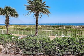 Spacious Oceanfront Condo, Easy Access to Private Fishing Pier by RedA