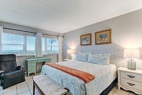 Spacious Oceanfront Condo, Easy Access to Private Fishing Pier by RedA