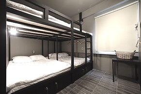 The Bay Guesthouse - Hostel