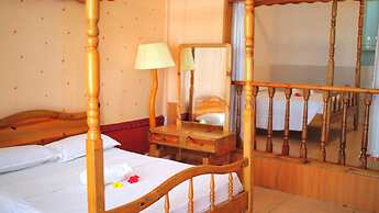 Beau Vallon Bungalows