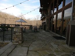 Echo Bluff State Park