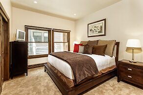 Durant Condominiums by Frias