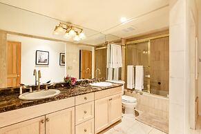 Durant Condominiums by Frias