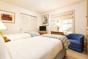 Durant Condominiums by Frias