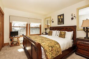 Durant Condominiums by Frias