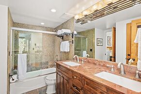 Durant Condominiums by Frias