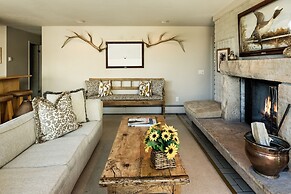 Durant Condominiums by Frias