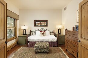 Durant Condominiums by Frias