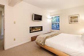 Durant Condominiums by Frias