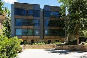 Durant Condominiums by Frias