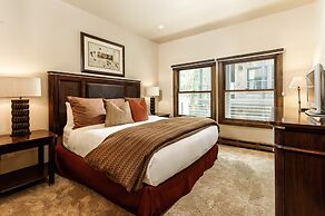 Durant Condominiums by Frias