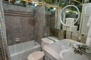 Durant Condominiums by Frias