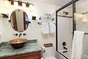 Fasching Haus Condominiums by Frias