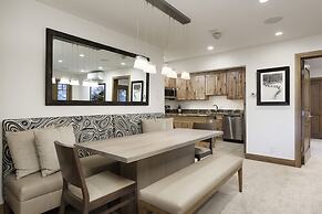 Fasching Haus Condominiums by Frias