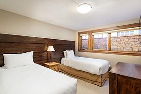 Fasching Haus Condominiums by Frias