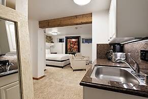 Fasching Haus Condominiums by Frias