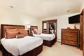 Fasching Haus Condominiums by Frias