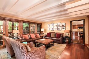 Fasching Haus Condominiums by Frias