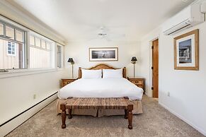 Fasching Haus Condominiums by Frias