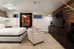 Fasching Haus Condominiums by Frias