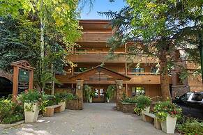 Fasching Haus Condominiums by Frias