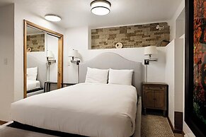 Fasching Haus Condominiums by Frias