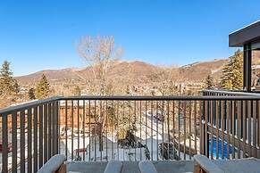 Fifth Avenue Condominiums by Frias