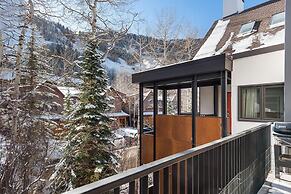 Fifth Avenue Condominiums by Frias