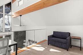 Fifth Avenue Condominiums by Frias