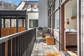 Fifth Avenue Condominiums by Frias