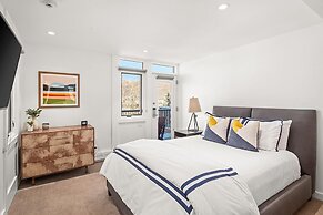 Fifth Avenue Condominiums by Frias