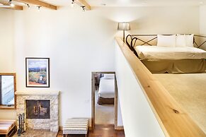 Fifth Avenue Condominiums by Frias