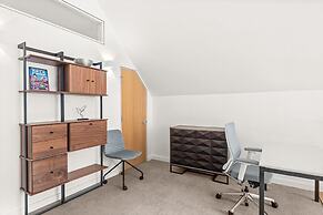 Fifth Avenue Condominiums by Frias